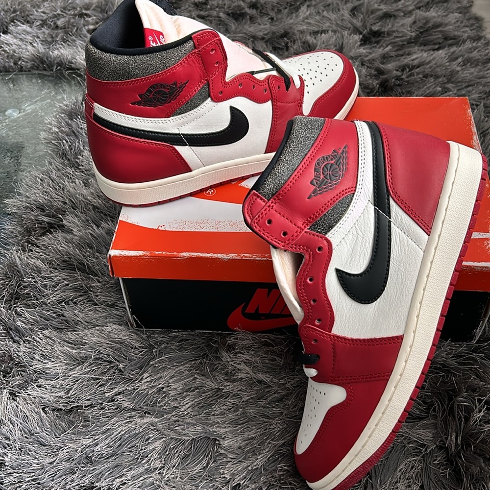 Air Jordan 1 Retro High OG - Size 10.5/US